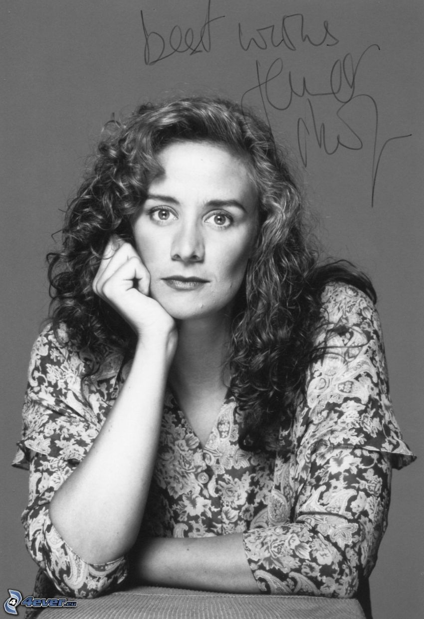Janet McTeer, fekete-fehér kép, aláírás