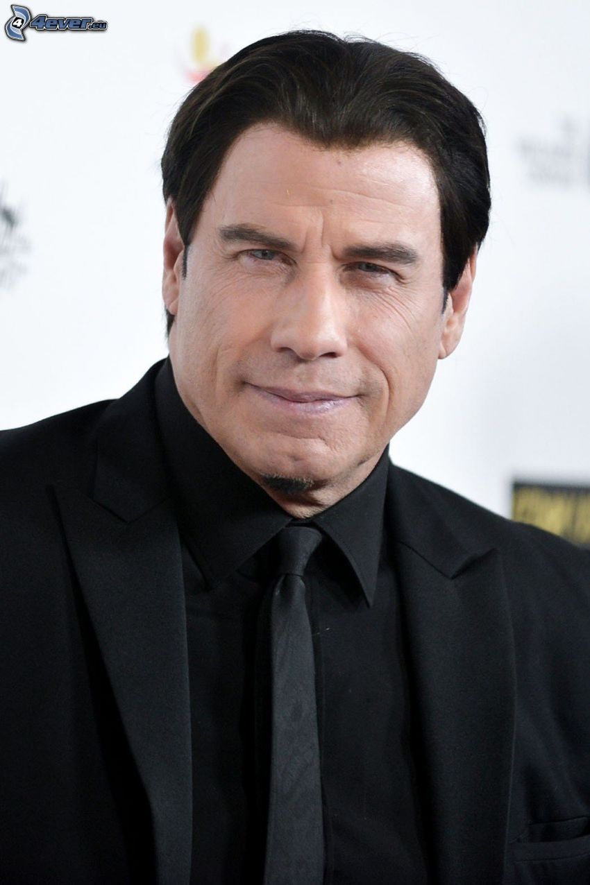 John Travolta, férfi öltönyben