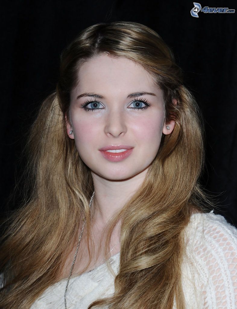 Kirsten Prout, kék szemek