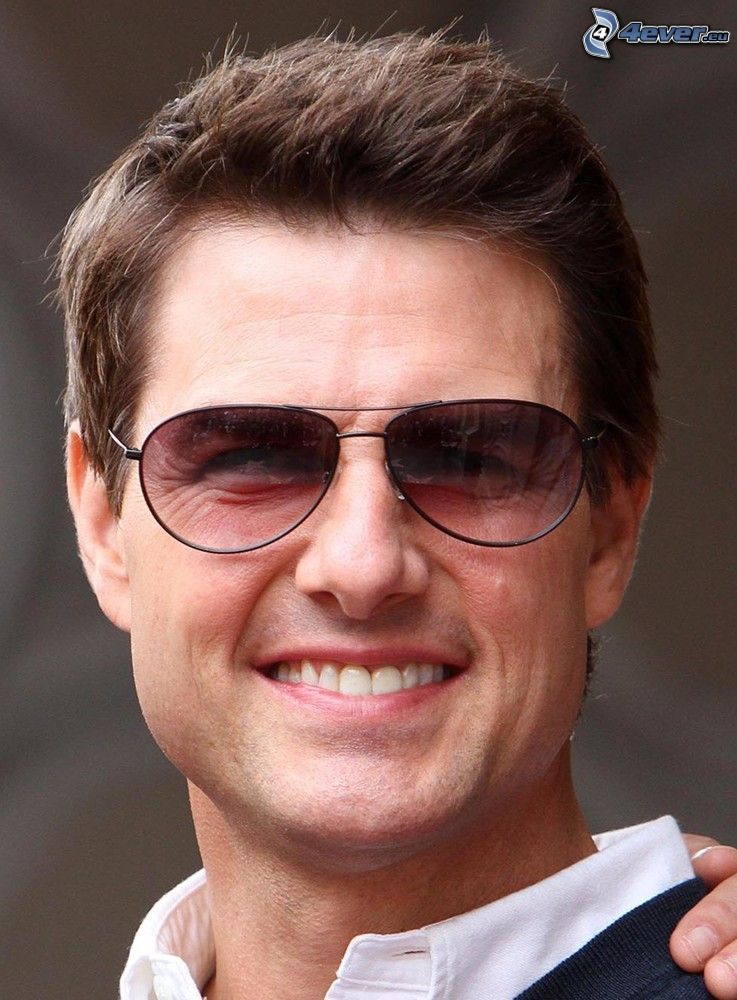 Tom Cruise, férfi szemüvegben, napszemüveg, mosoly