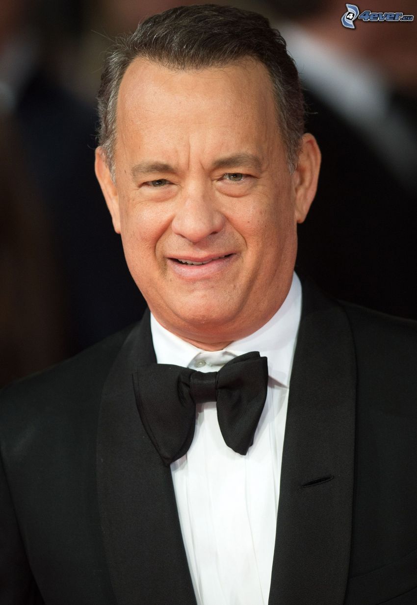 Tom Hanks, férfi öltönyben, csokornyakkendő