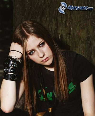 Avril Lavigne, énekesnő, barna hajú nők