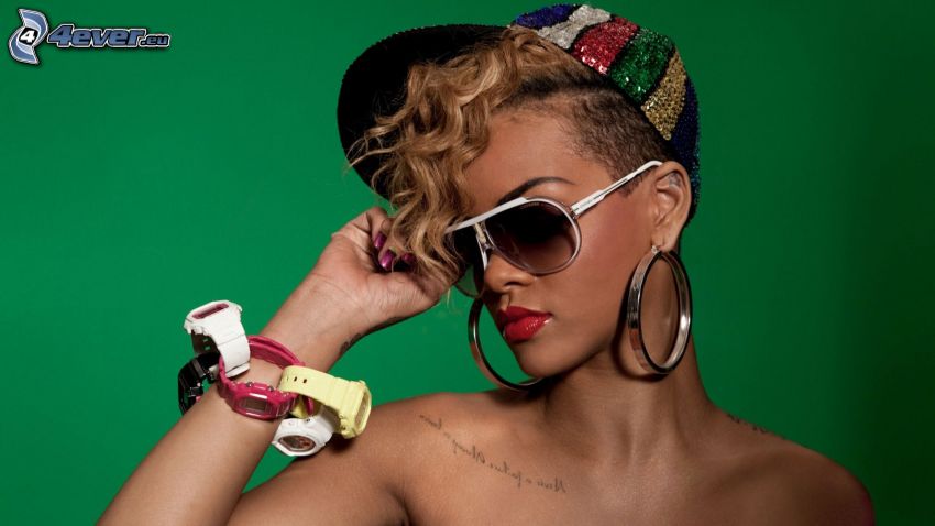 Rihanna, napszemüveg