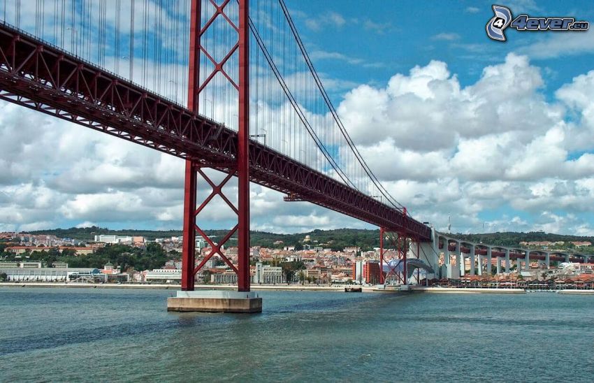 25 de Abril Bridge, felhők, Lisszabon