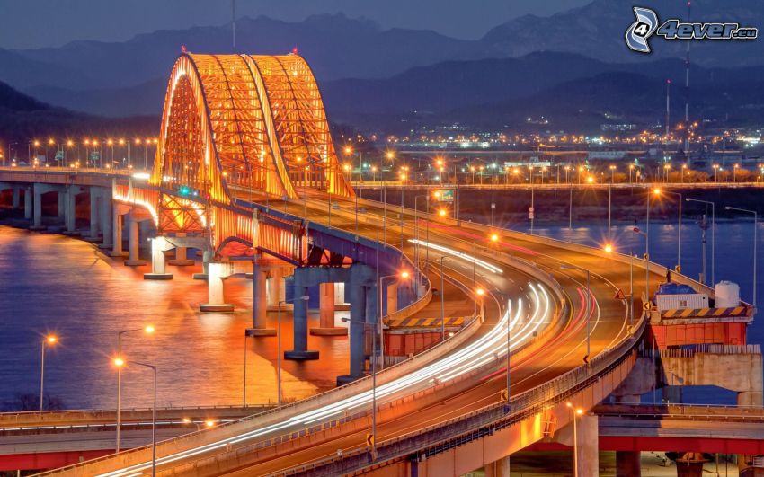 autópálya híd, kivilágított híd, közlekedés, országút éjjel
