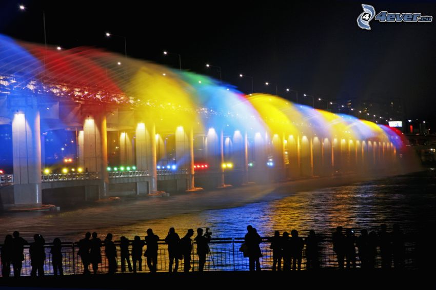 Banpo Bridge, kivilágított híd, színek, éjszakai város, emberek sziluettjei