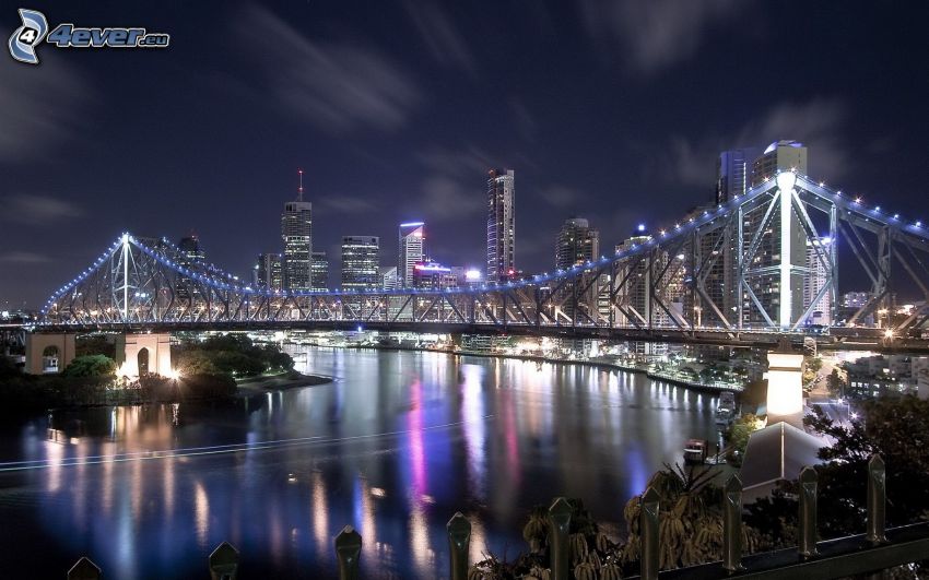 Brisbane, kivilágított híd, éjszakai város