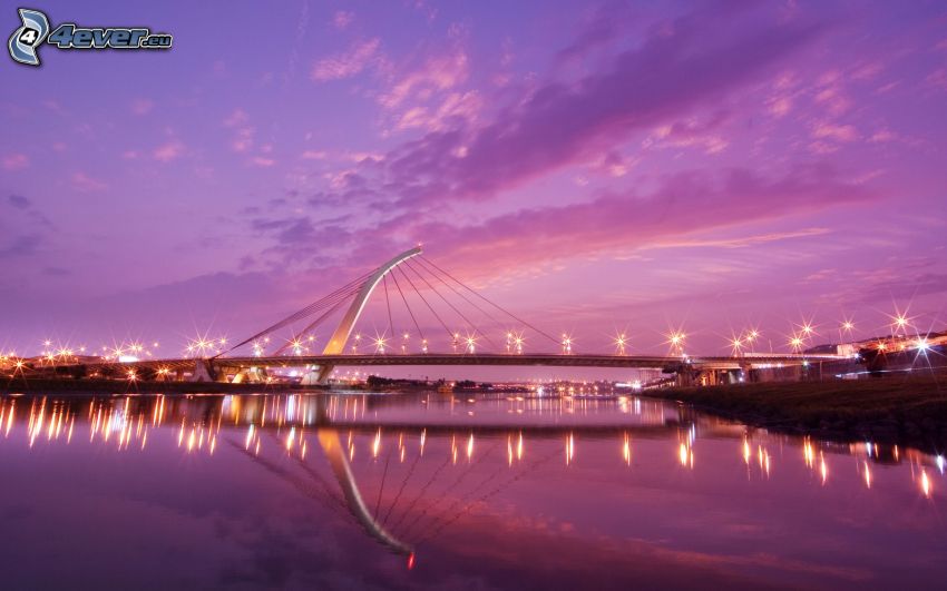 DaZhi, kivilágított híd, lila égbolt