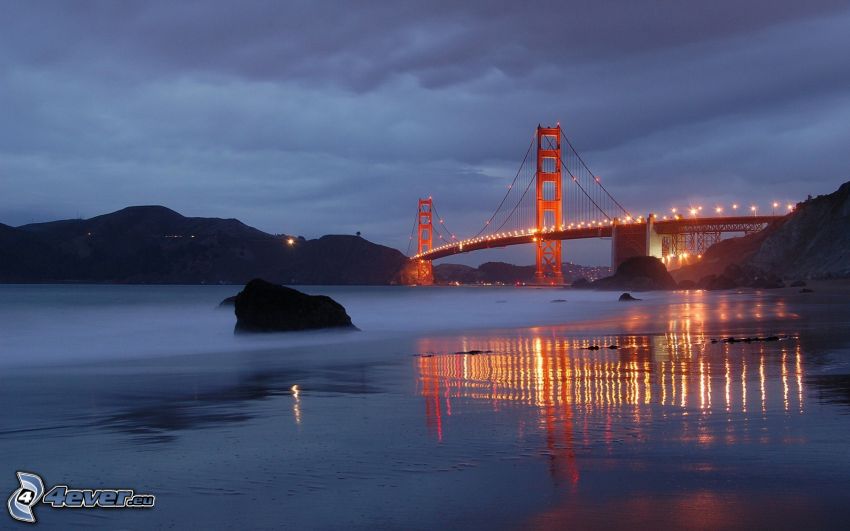 Golden Gate, este, kivilágított híd