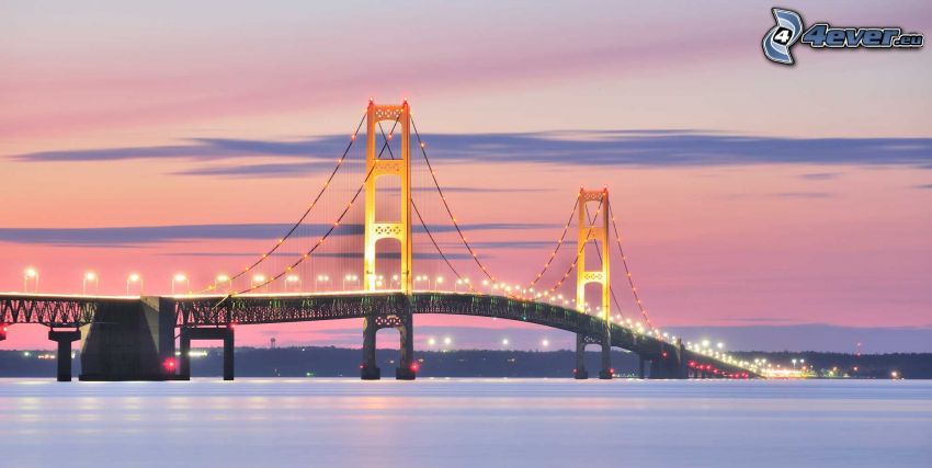 Mackinac Bridge, narancssárga égbolt, kivilágított híd