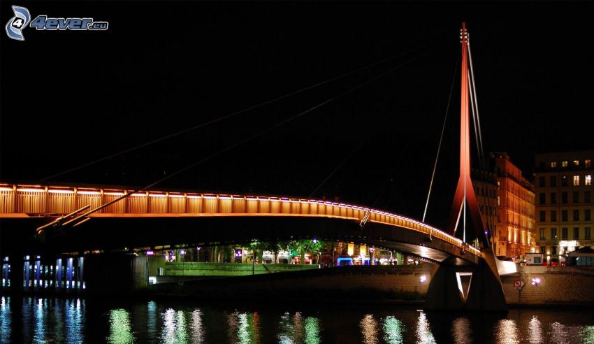 modern híd, kivilágított híd, éjszaka, folyó