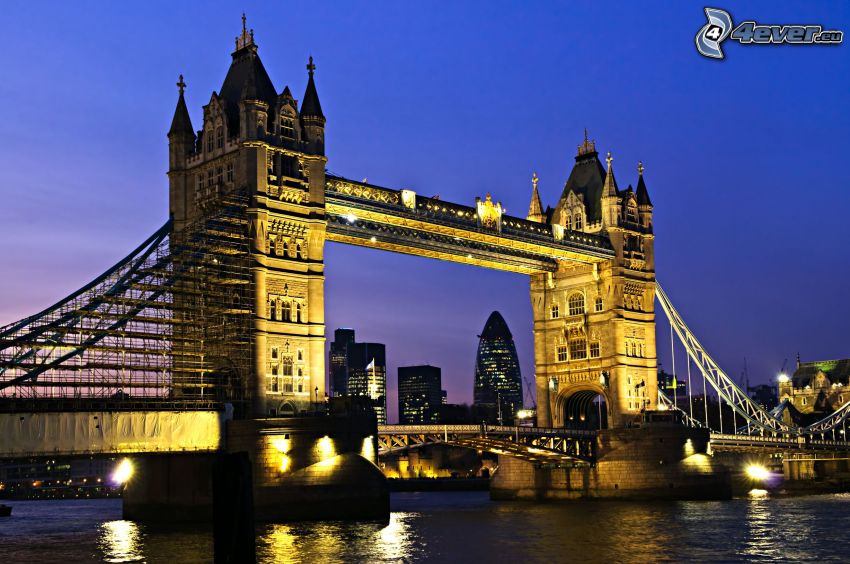 Tower Bridge, kivilágított híd, London, éjszaka