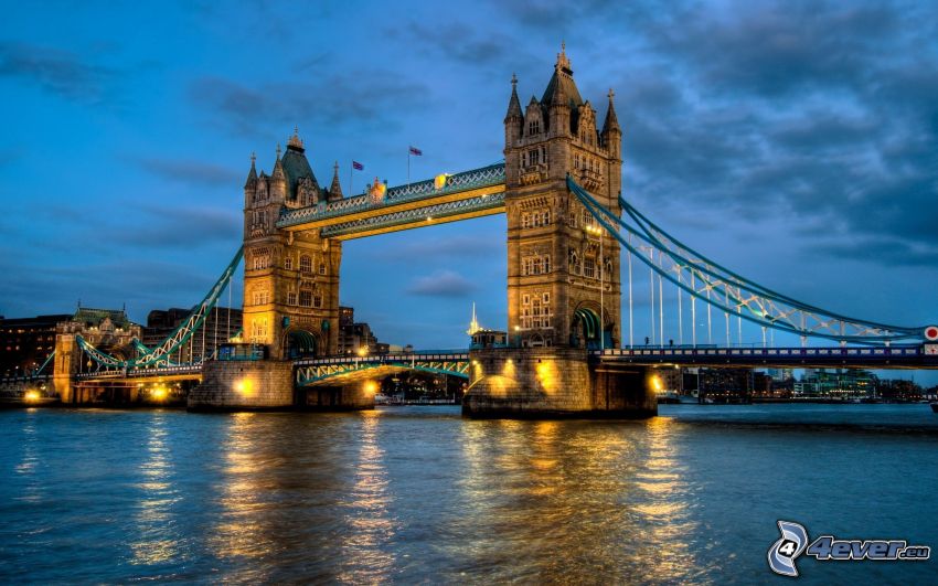 Tower Bridge, kivilágított híd, Temze, London