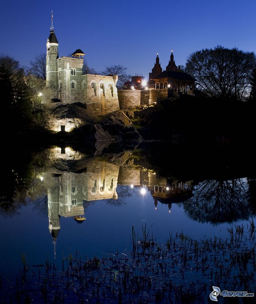 Belvedere kastély, éjszaka, visszatükröződés