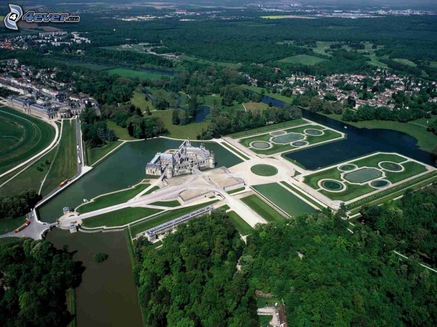 Château de Chantilly, kert, tavak, folyó, erdők és rétek