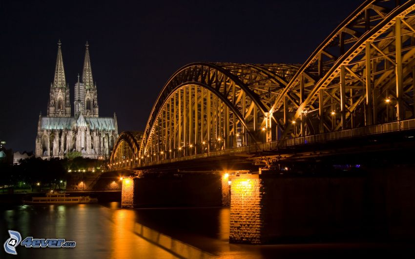 Kölni dóm, kivilágított híd, Hohenzollern Bridge, éjszakai város