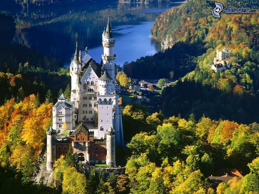Neuschwanstein kastély, Bajorország, Németország, ősz, Hohenschwangau-i kastély