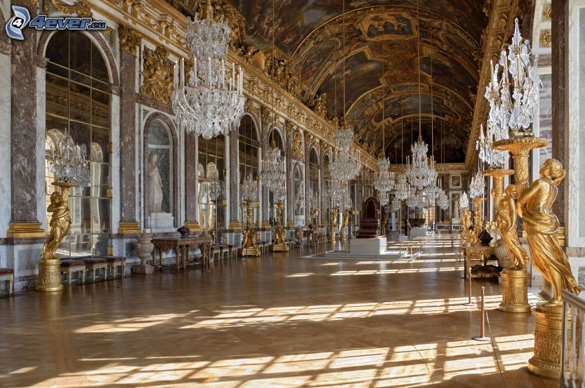 Versailles-i kastély, beltér, folyosó, fények, szobrok, lámpák