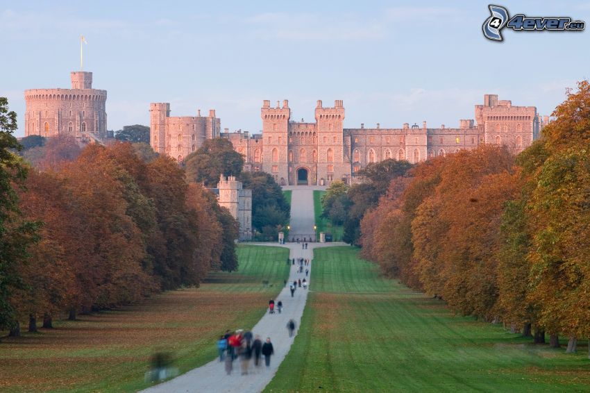 Windsori kastély, park, járda, turisták