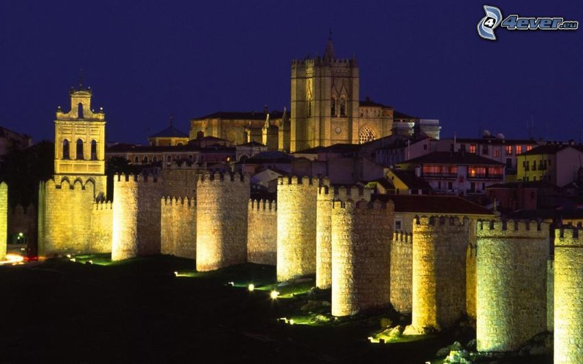 Ávila, Spanyolország, éjszakai város, falak