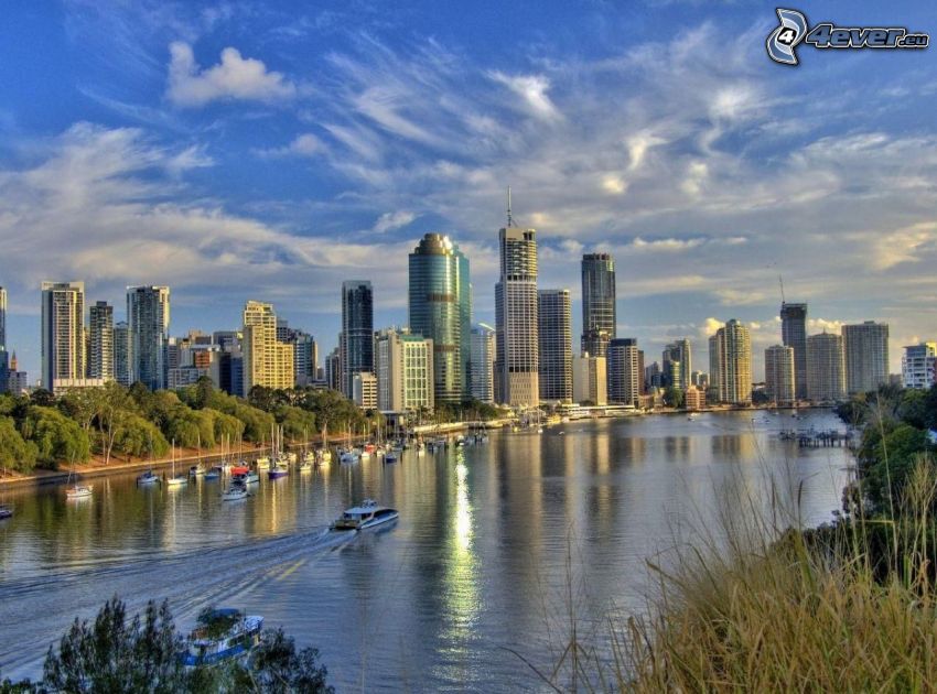 Brisbane, folyó, csónak, felhőkarcolók