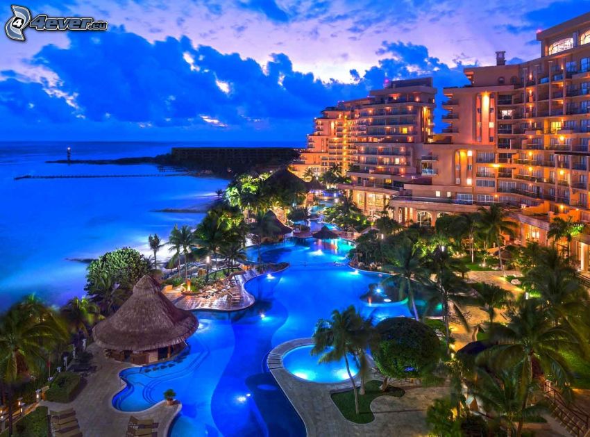 Cancún, hotel, medence, pálmafák, nyílt tenger, este