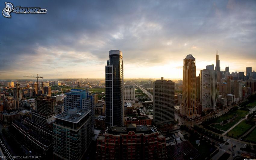 Chicago, USA, felhőkarcolók, naplemente a város felett