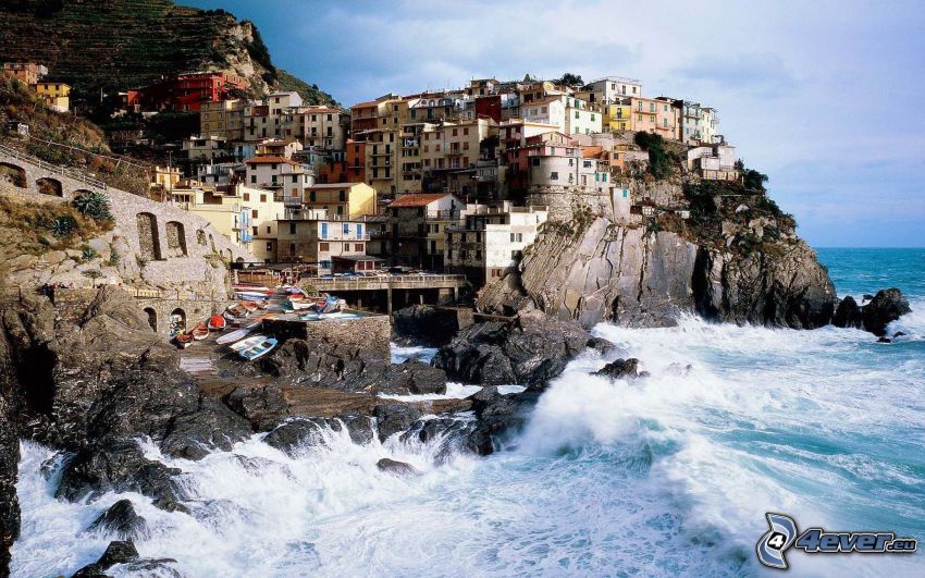 Cinque Terre, tengerparti város, viharos tenger