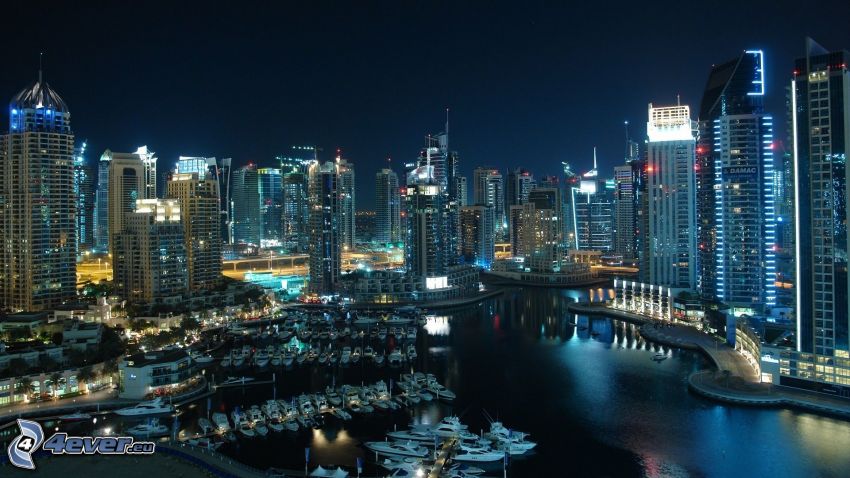 Dubaj, éjszakai város, felhőkarcolók, kikötő
