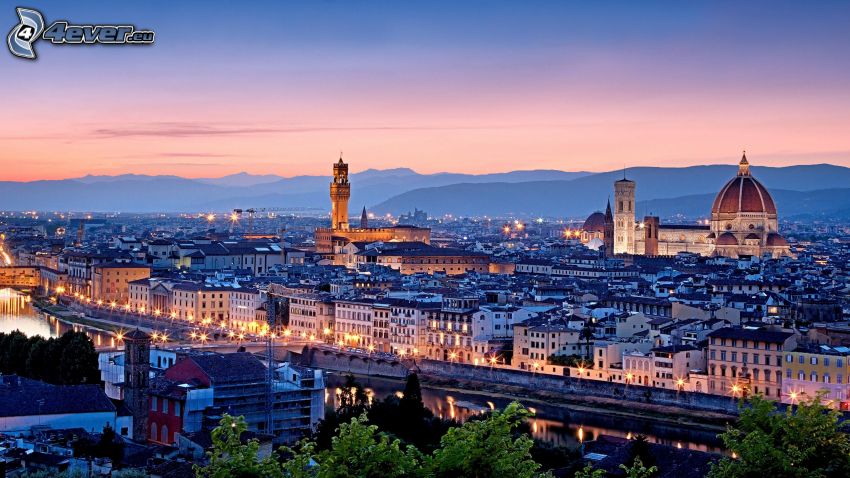Firenze, kilátás a városra, este