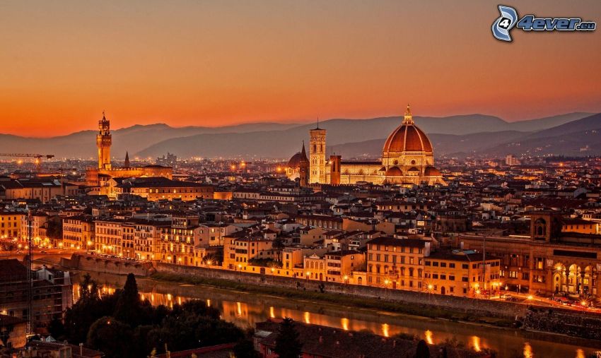 Firenze, Olaszország, kilátás a városra, esti város, napnyugta után