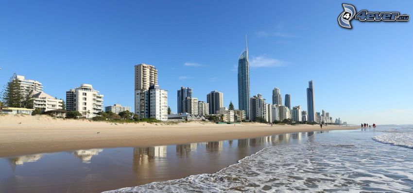 Gold Coast, felhőkarcolók, homokos tengerpart