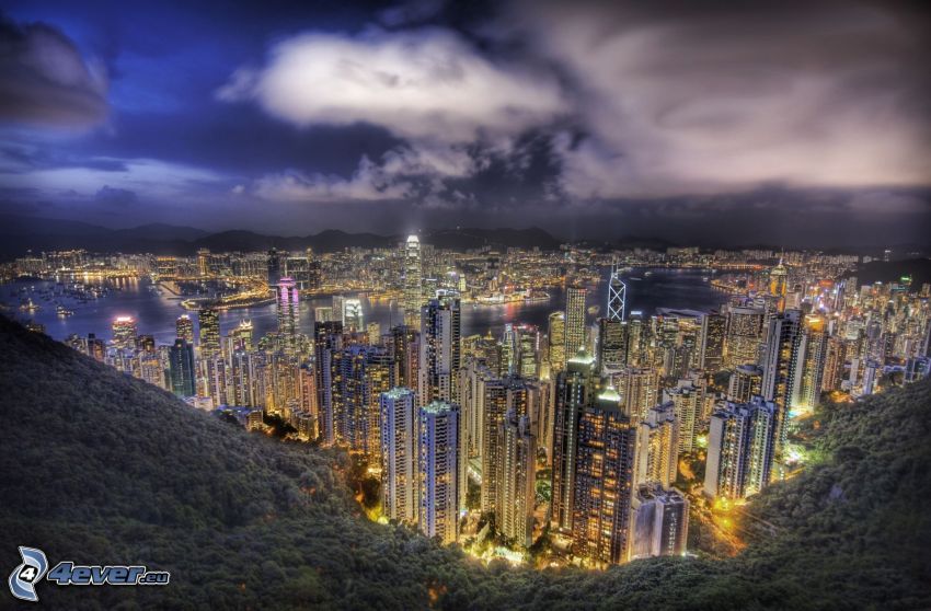 Hong Kong, éjszakai város, felhőkarcolók, HDR