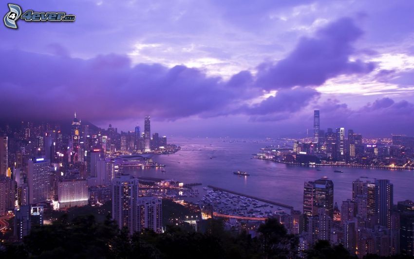 Hong Kong, felhőkarcolók, esti város