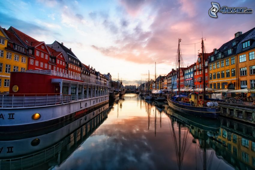 Koppenhága, Dánia, víz, hajók, színes házak