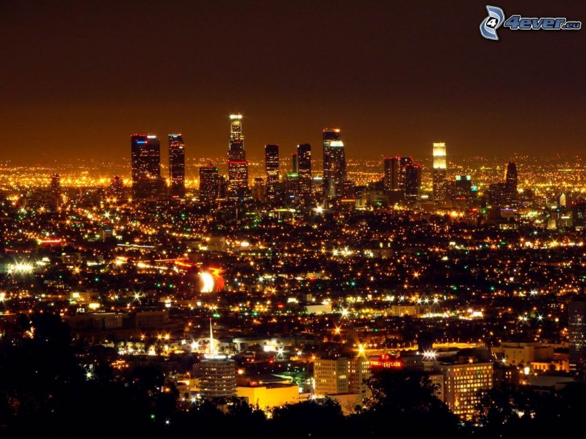 Los Angeles belvárosa, éjszakai város, felhőkarcolók, fények