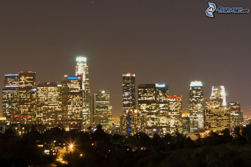 Los Angeles belvárosa, éjszakai város, felhőkarcolók