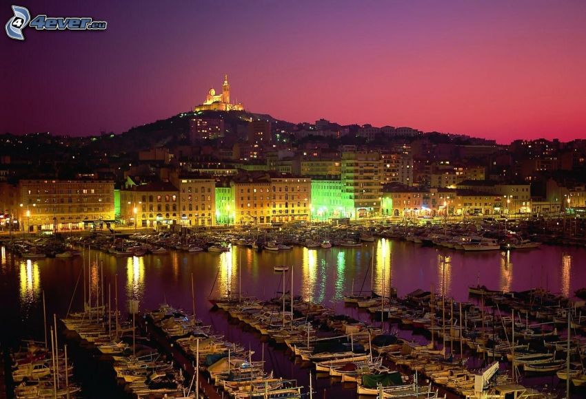 Marseille, kikötő, esti város, napnyugta után