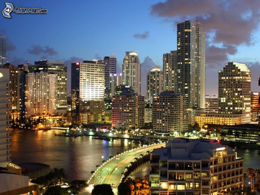 Miami, felhőkarcolók, éjszakai város