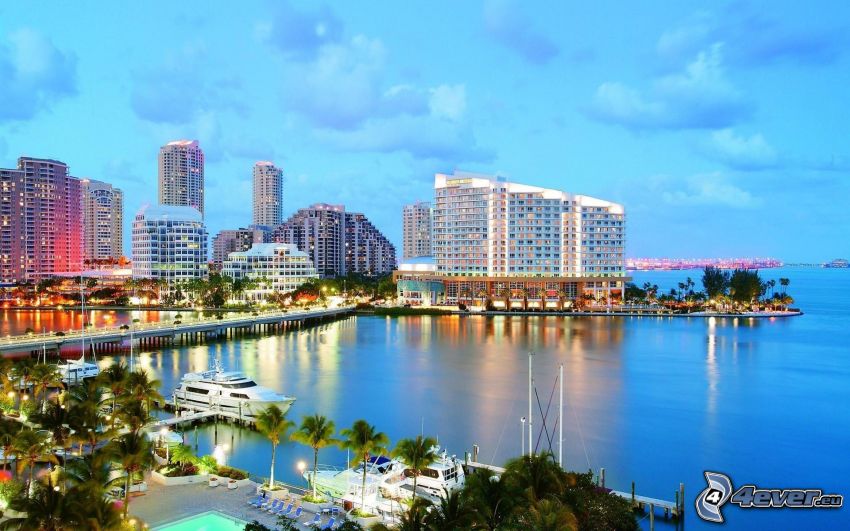 Miami, felhőkarcolók, kikötő