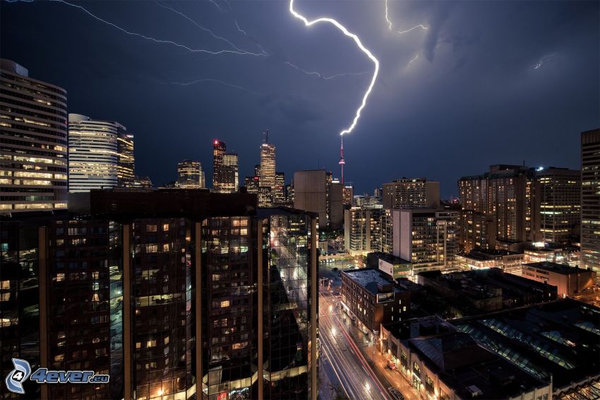 Toronto, éjszakai város, villámok