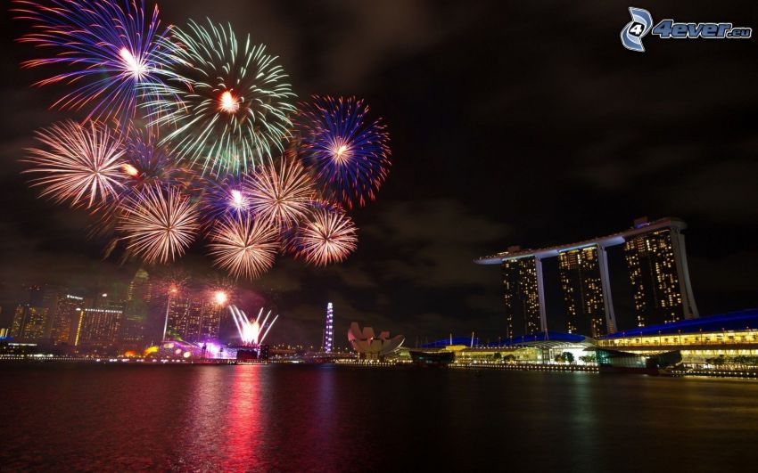 tűzijáték a város felett, Szingapúr, éjszakai város, Marina Bay Sands