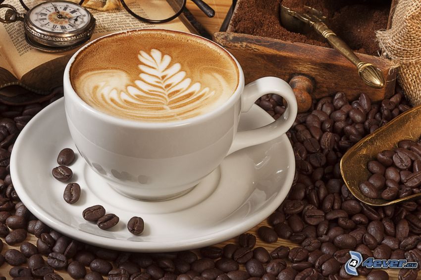 csésze kávé, kávészemek, latte art
