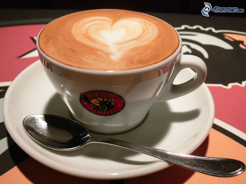 csésze kávé, szivecske, kanál, latte art