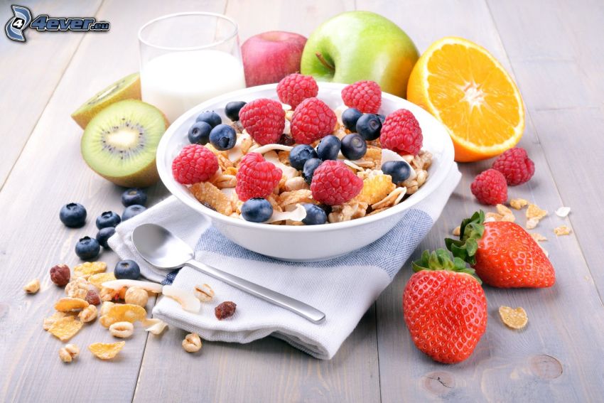 reggeli, müzli, gyümölcs, eprek, málnák, áfonya, narancs, almák
