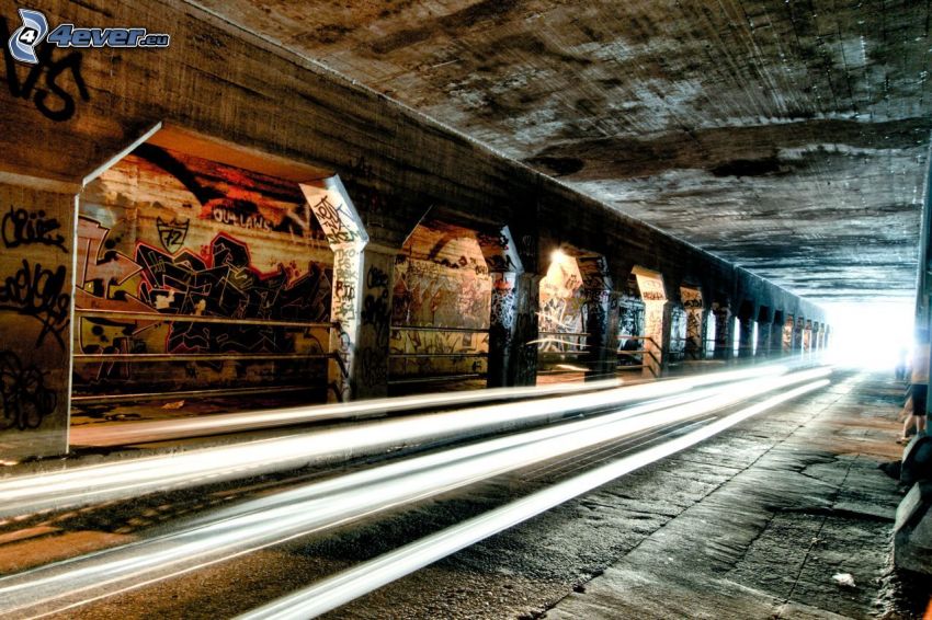 alagút, fények, graffiti