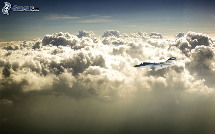 repülőgép a felhők között, felhők