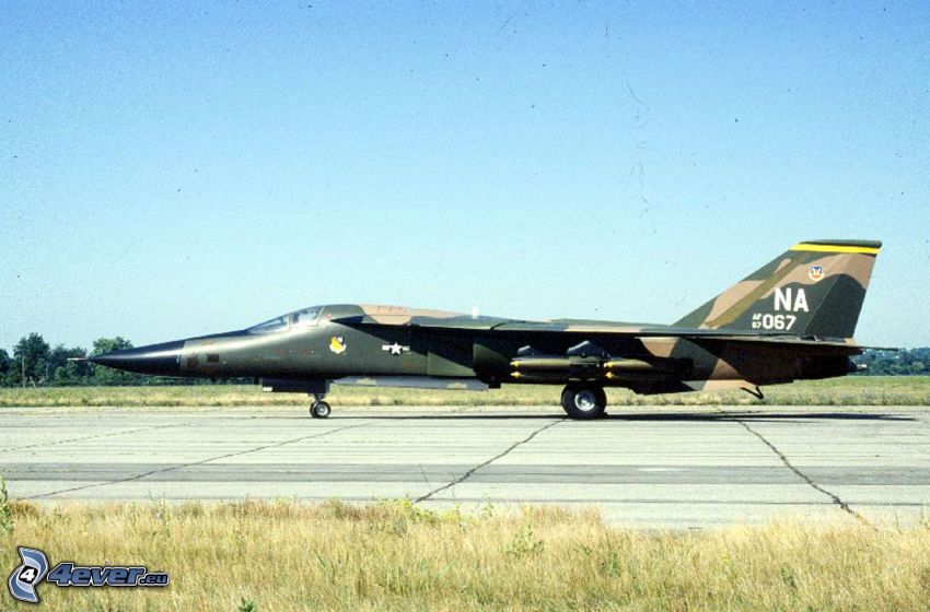 F-111 Aardvark, repülőtér