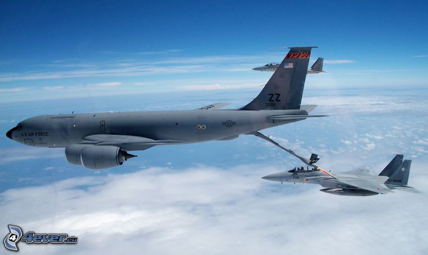 F-15 Eagle, Boeing KC-135 Stratotanker, légi tankolás
