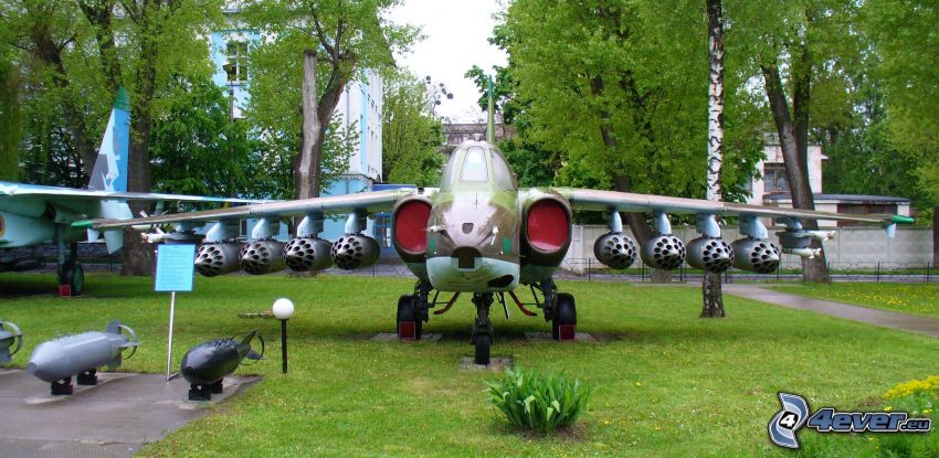 Sukhoi Su-25, zöld, rakéták